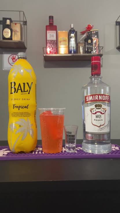 Copão vodka (dose, gelo com sabor e energético)